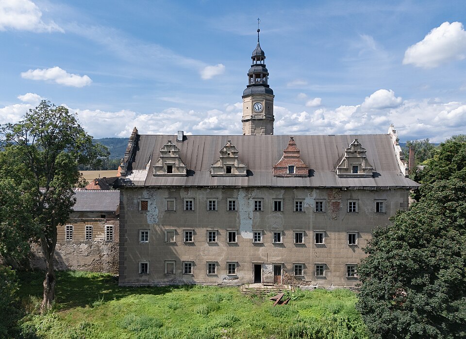 Fayl:2024 Gorzanów, zamek (02).jpg