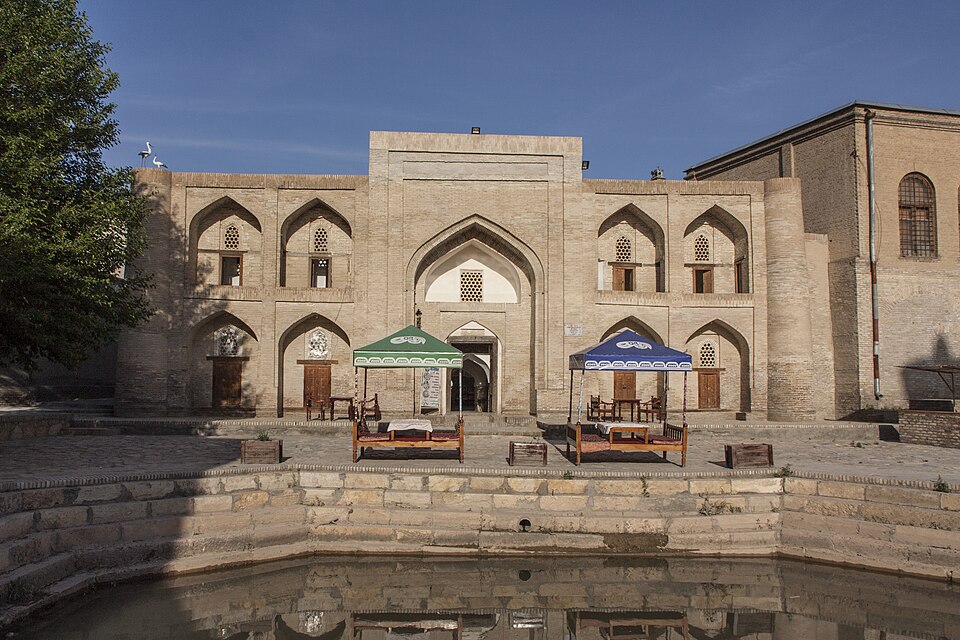 Fayl:Abdurakhmoni Alam madrase 02.jpg