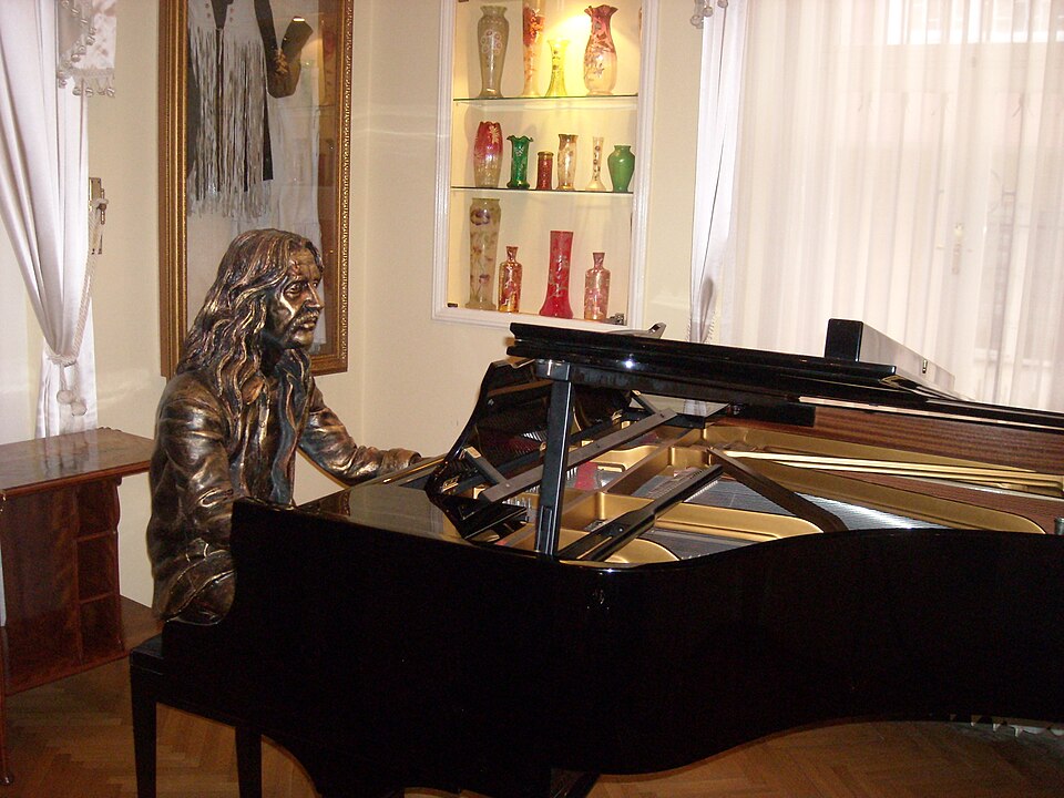 Fayl:Barış Manço museum01.JPG