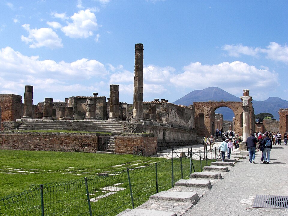 Fayl:Forum in Pompeii 2.jpg