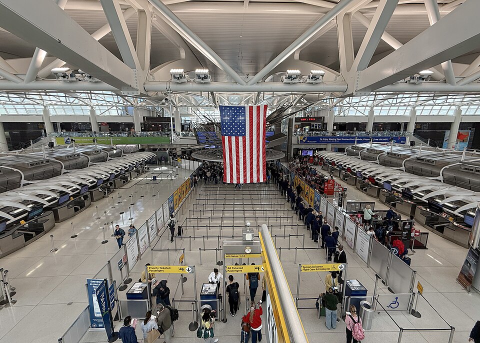 Fayl:JFK Terminal One inside.jpg