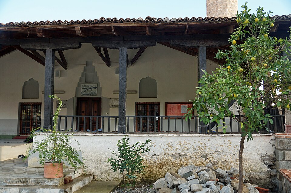 Fayl:Königsmoschee Elbasan.jpg