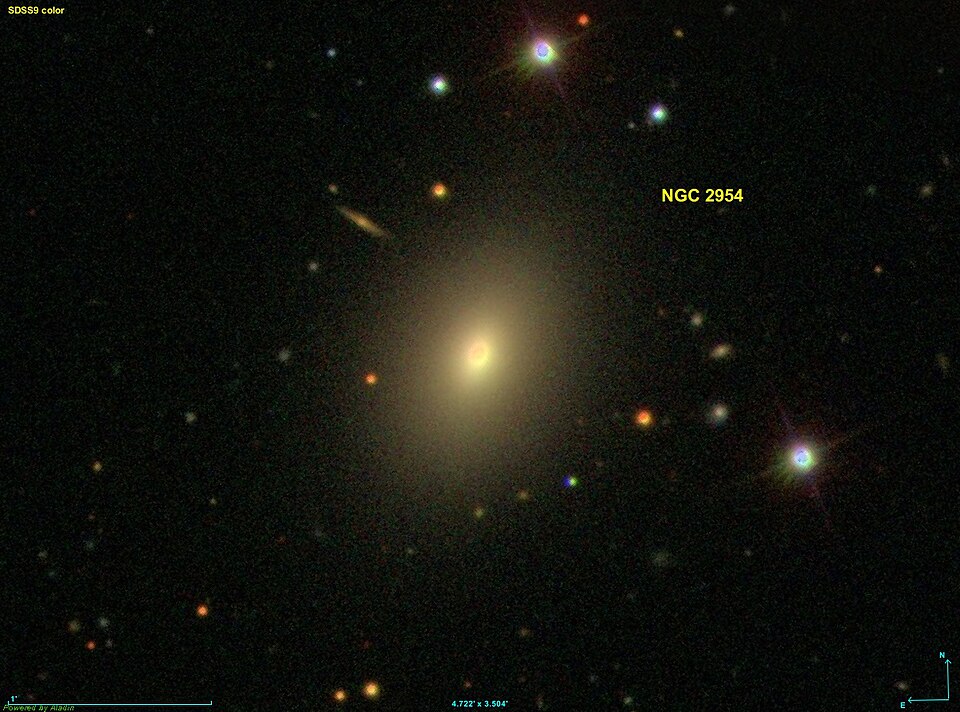 Fayl:NGC 2954 SDSS.jpg