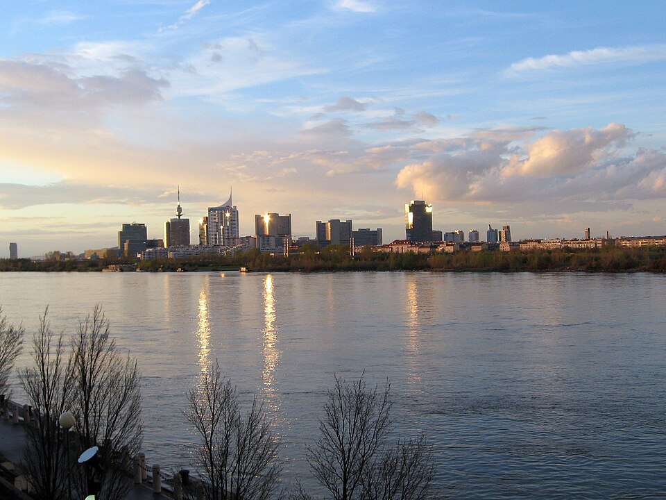 Fayl:Donau-Wien-UNOcity.jpg