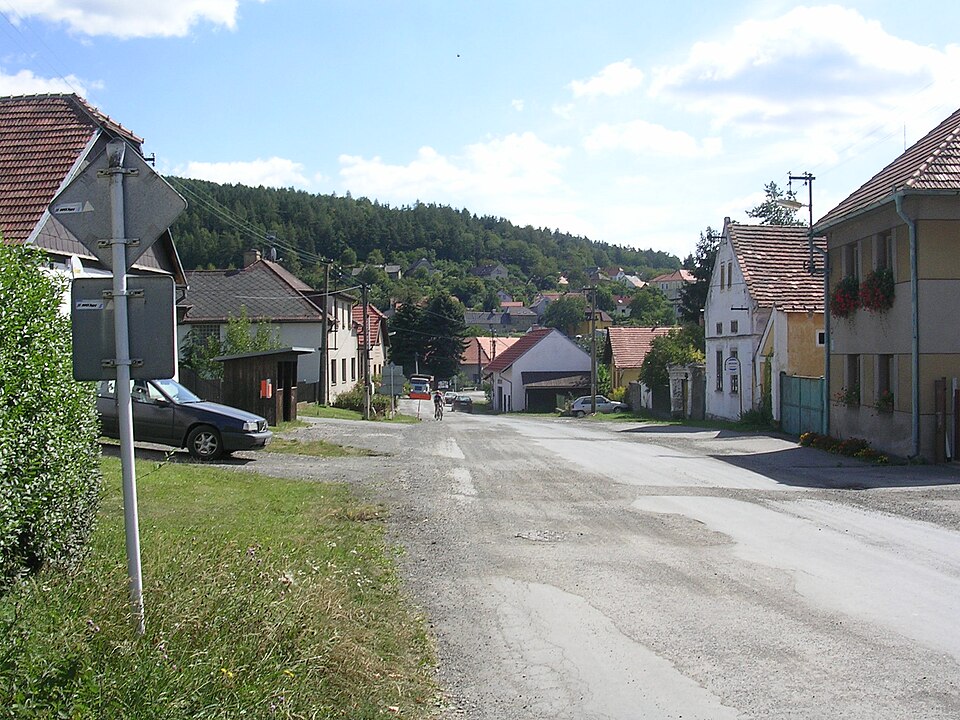 Fayl:Kublov, Na návsi.jpg