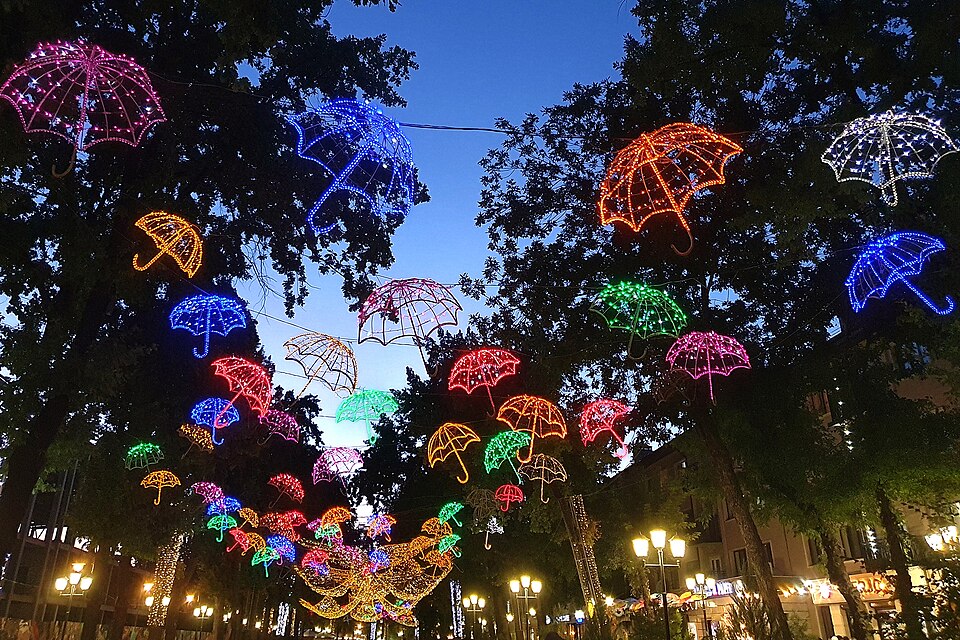 Fayl:Light-montage-Arbat-Shymkent-Kazakhstan.jpg