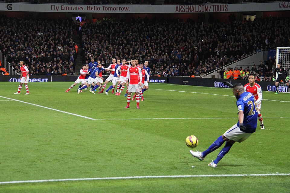 Fayl:Mahrez free kick 1 (16476351346).jpg