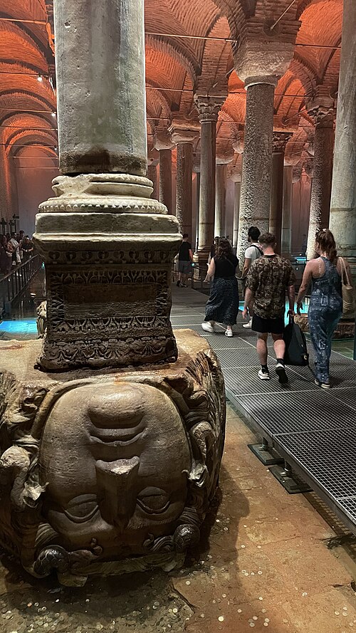 Fayl:MedusaHeadIstanbul.jpg