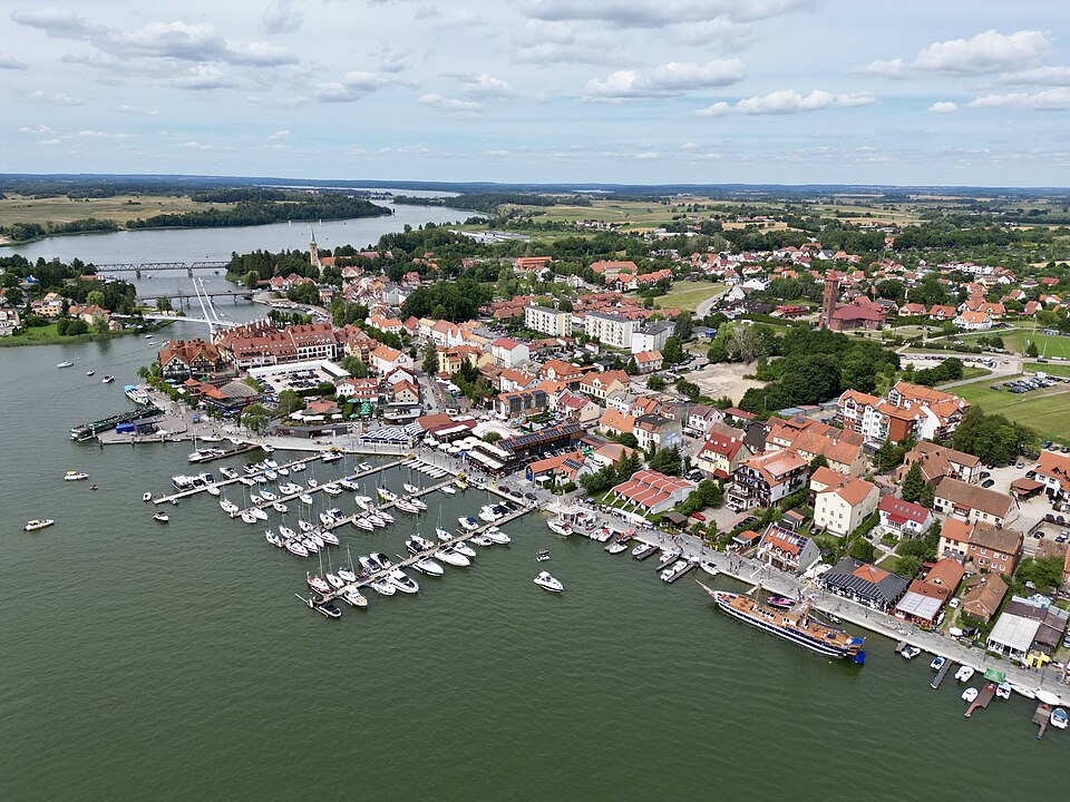 Fayl:Mikołajki miasto.jpg