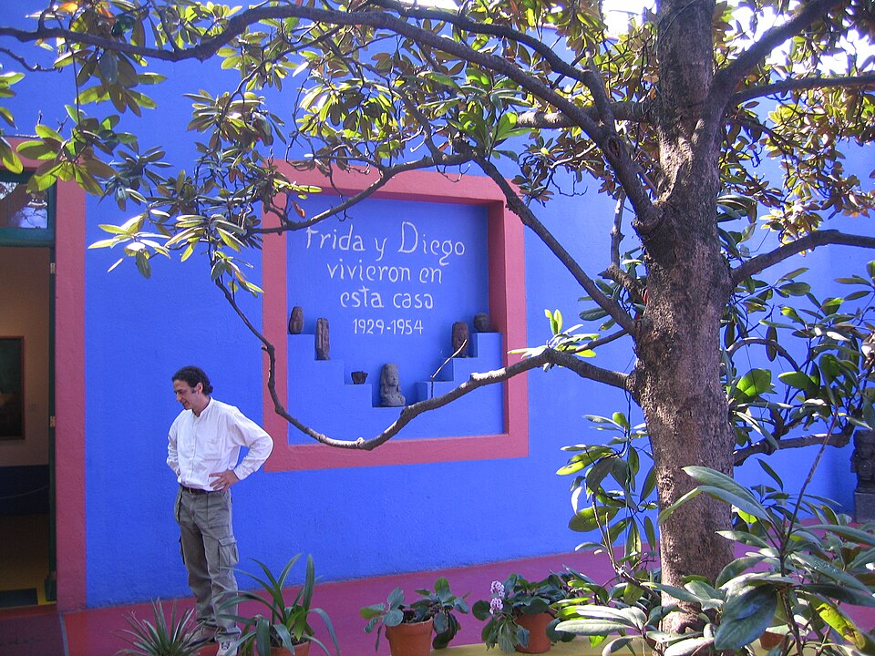 Fayl:The Blue House 3.jpg