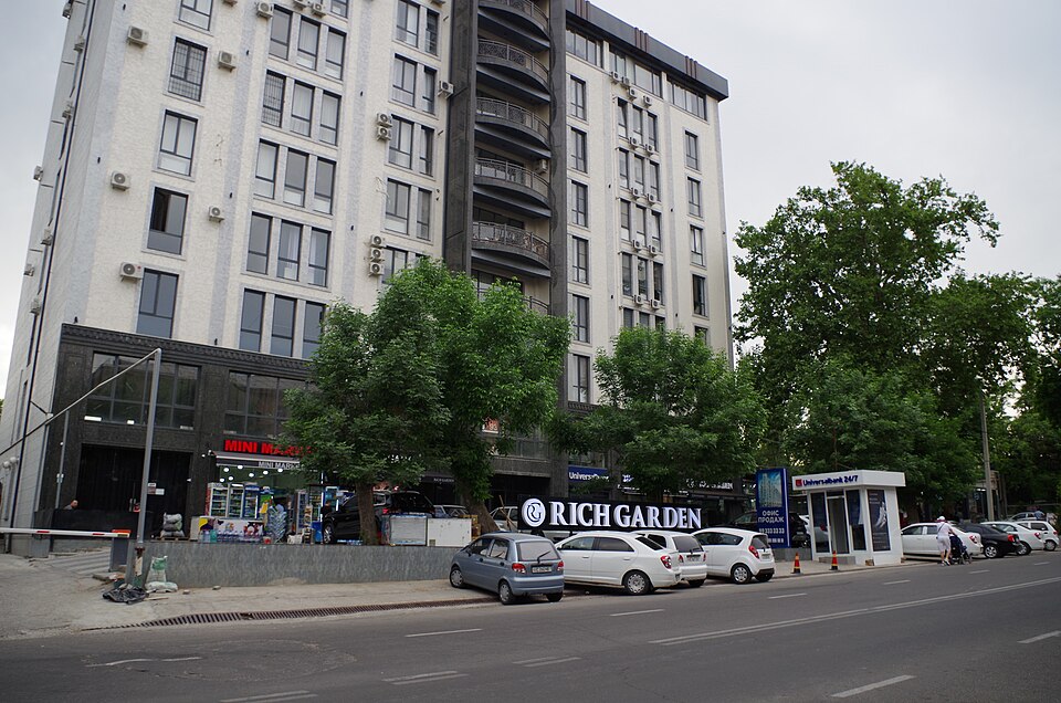 Fayl:Bratislava ko'chasi 001.jpg