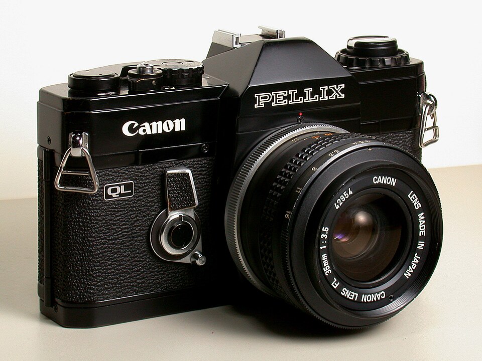 Fayl:Canon pellix.jpg