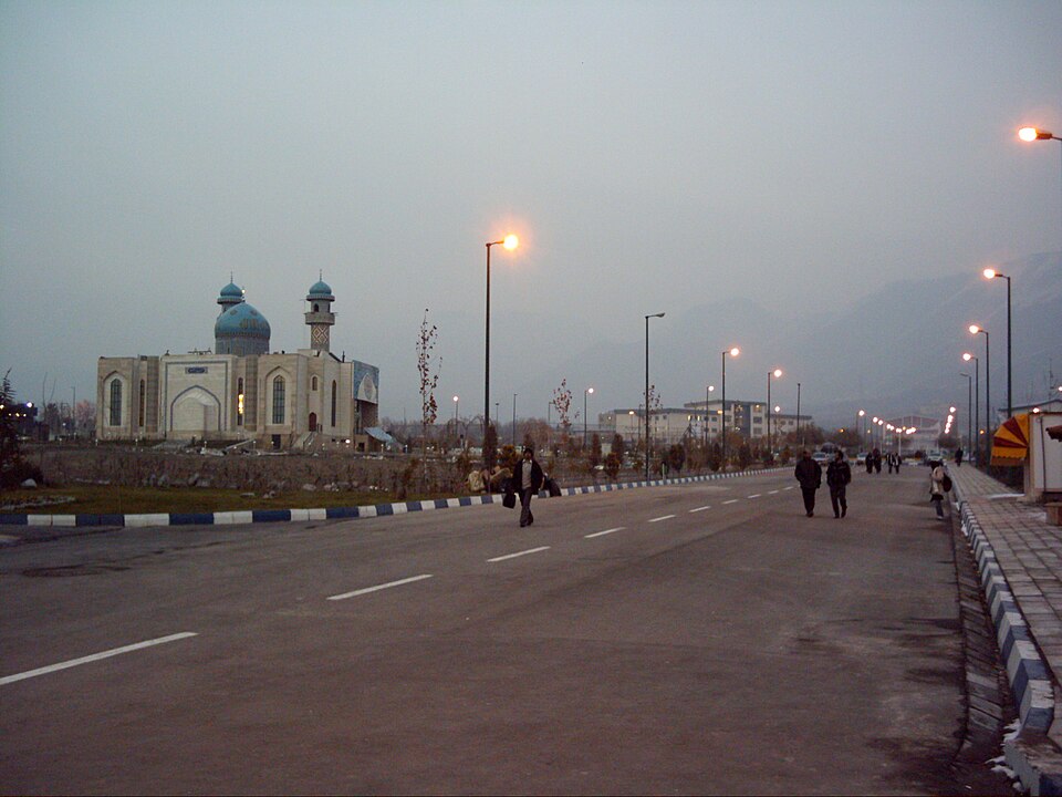 Fayl:Karaj Azad University 2.jpg
