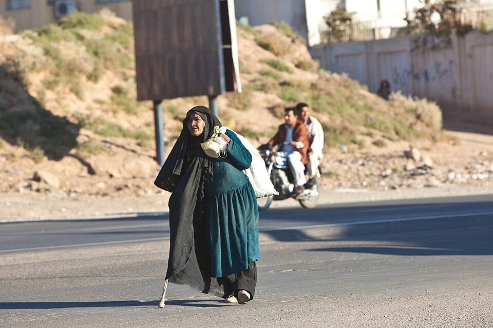 Fayl:Old woman, Herat, Afghanistan.jpg