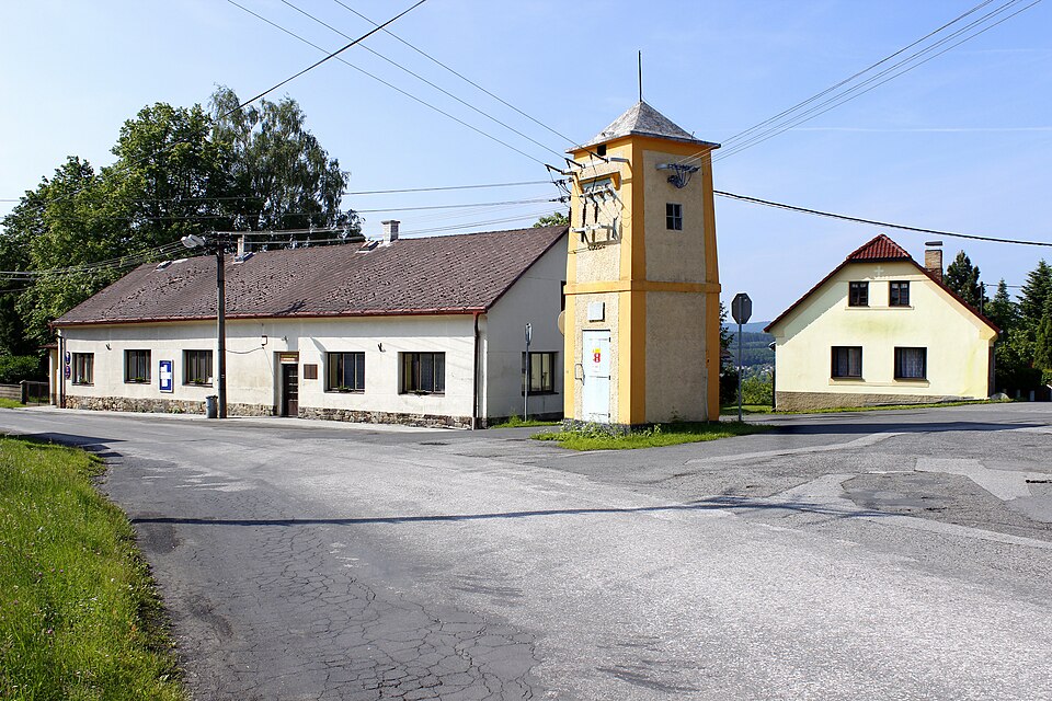 Fayl:Hvozdec, municipal office.jpg