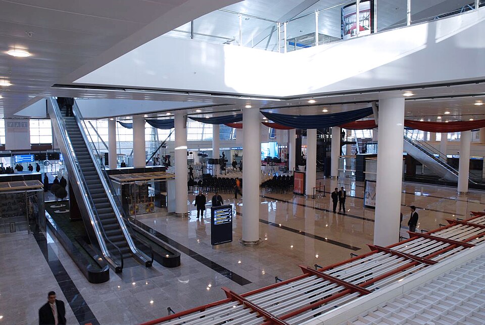 Fayl:Interior TBS.jpg