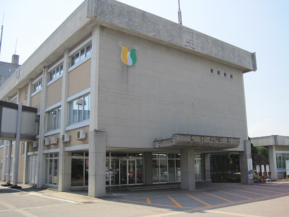 Fayl:Tonami City Hall.jpg