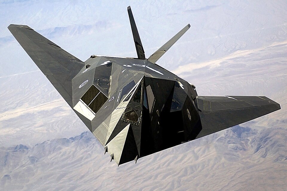 Fayl:F-117 Nighthawk Front.jpg