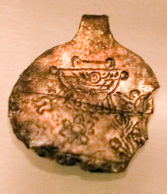 Fayl:Urartian Locket 05.jpg