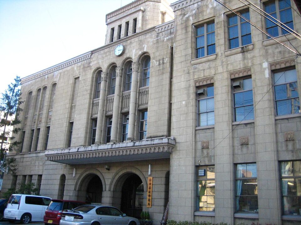 Fayl:Aizuwakamatsu City Hall Day.JPG