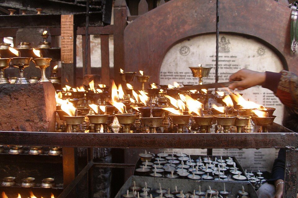 Fayl:Kathmandu, Basantapur, Flame, Nepal.jpg