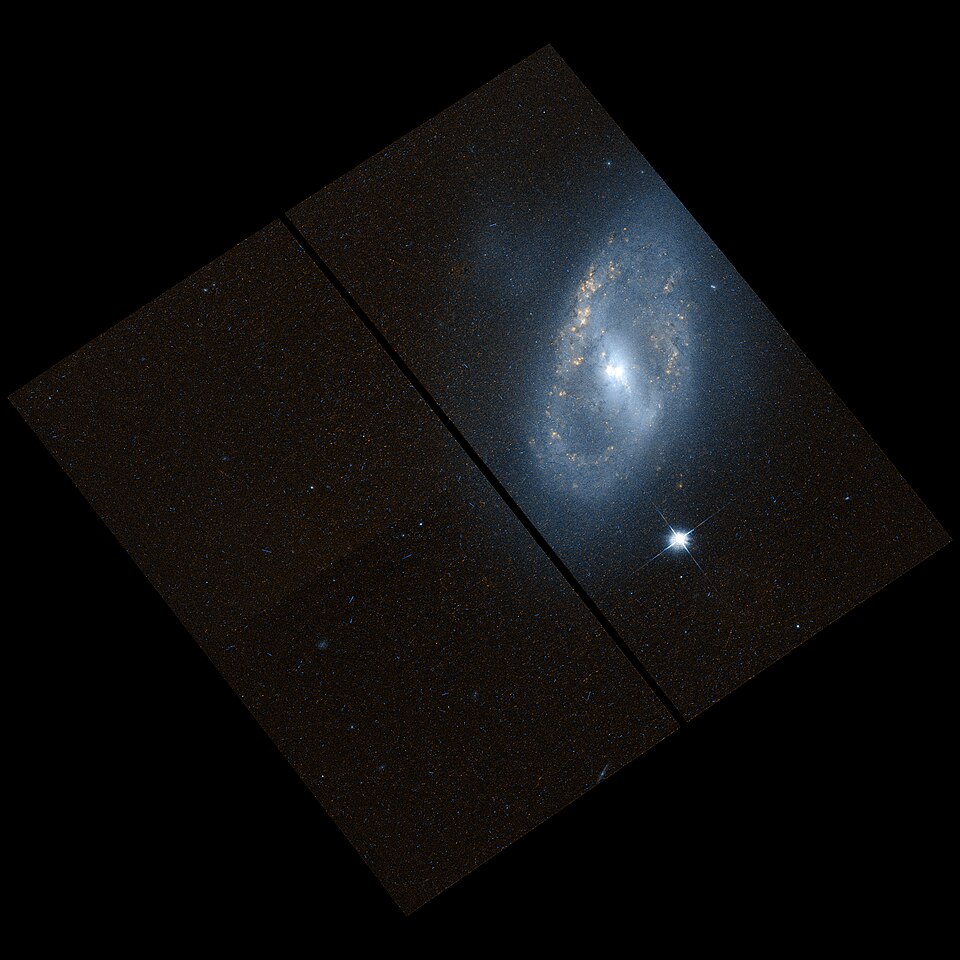 Fayl:NGC3729-hst-R658GB814.jpg