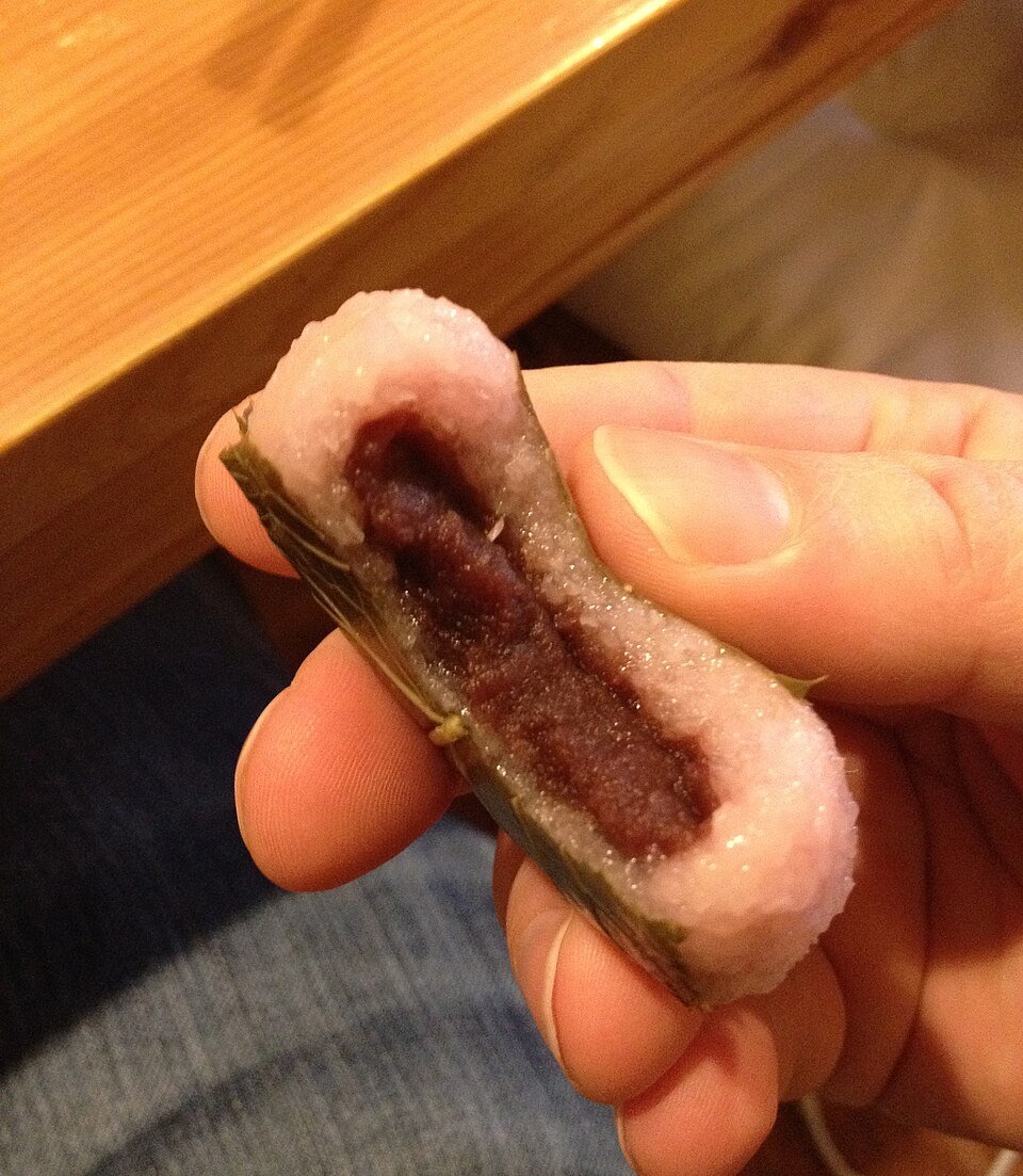 Fayl:Sakuramochi, inside.jpg