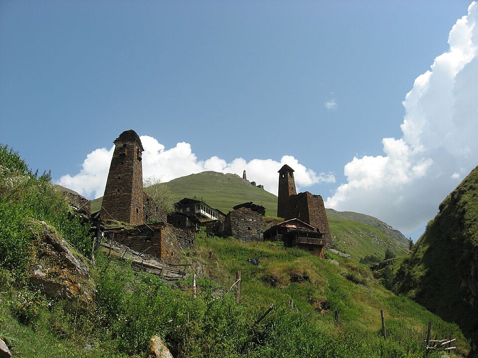 Fayl:Watch towers.jpg