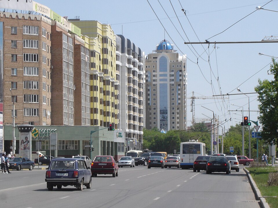 Fayl:Astana Geschaeftsstr.JPG