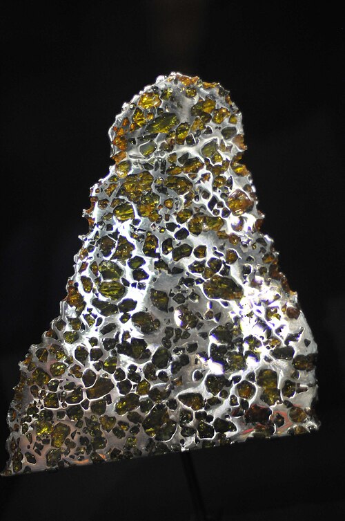 Fayl:Esquel pallasite partial slice.jpg