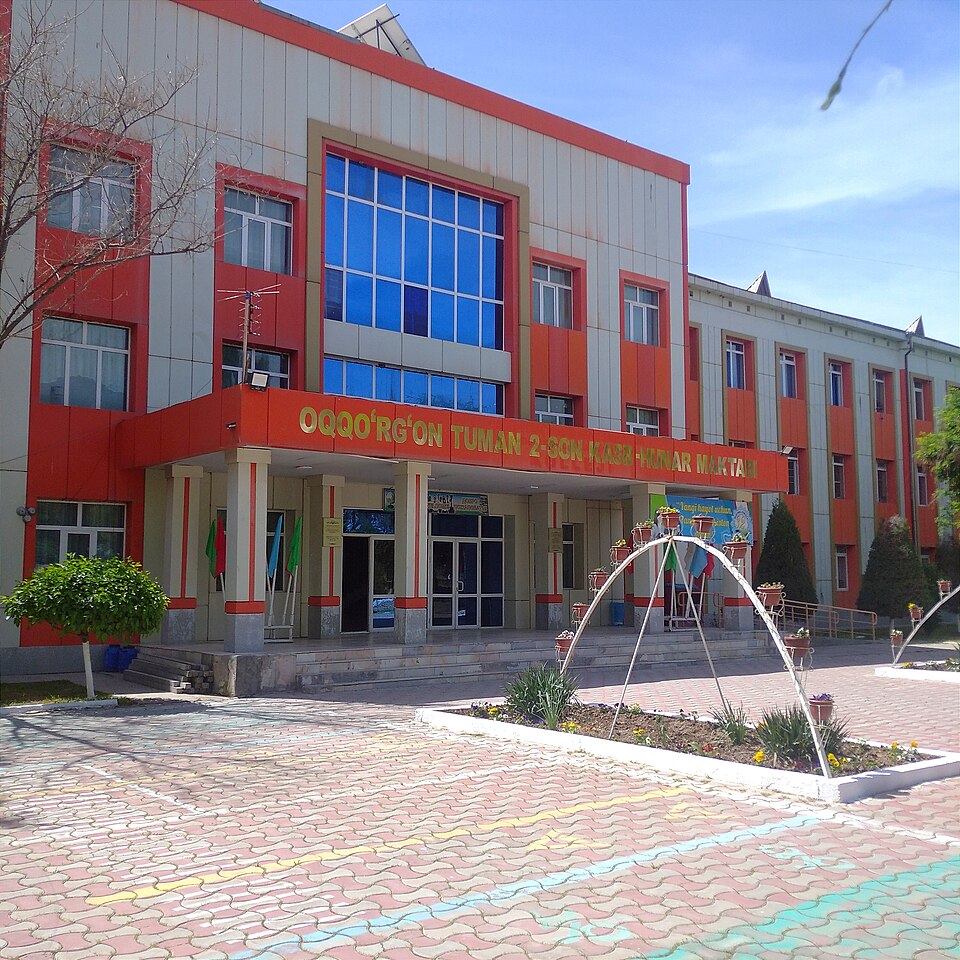 Fayl:Oqqo'rg'on tumani 2-son kasb-hunar maktabi.jpg