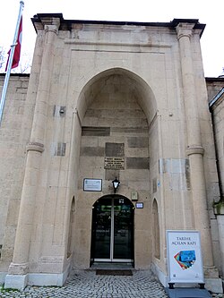 Muzey peshtoqi
