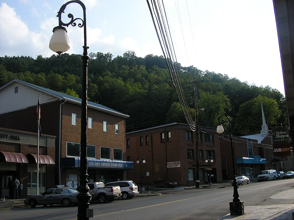 Fayl:Downtown Hyden.jpg