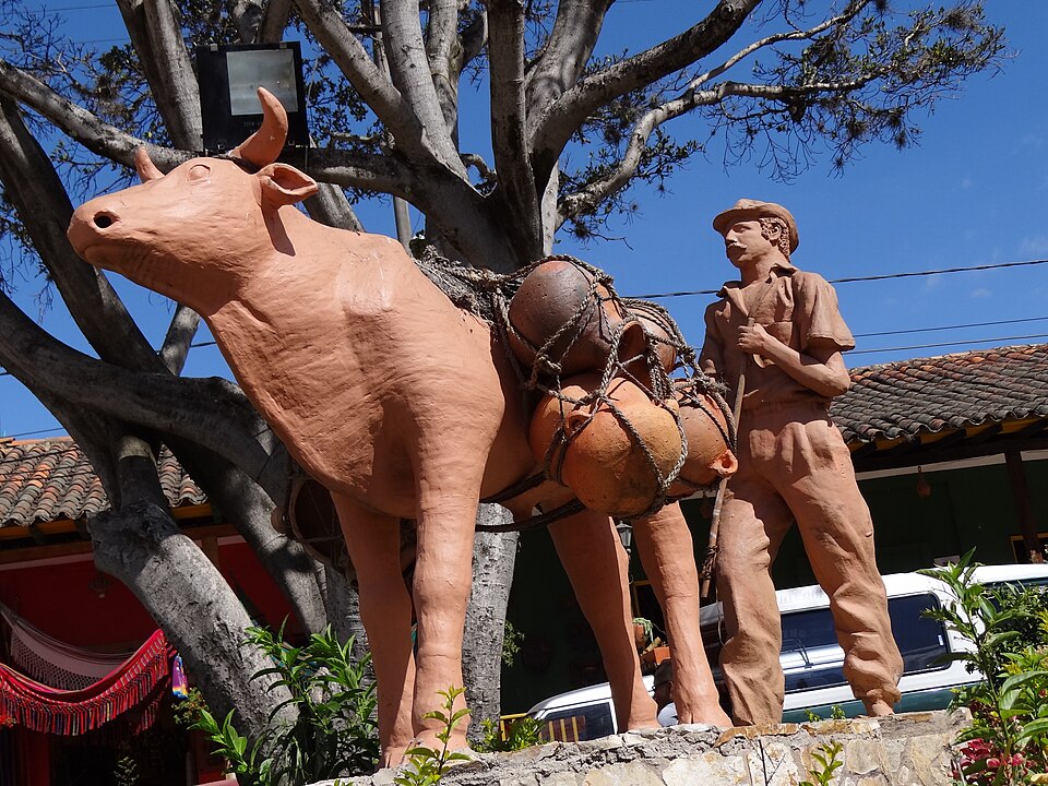 Fayl:Ráquira figura barro.JPG