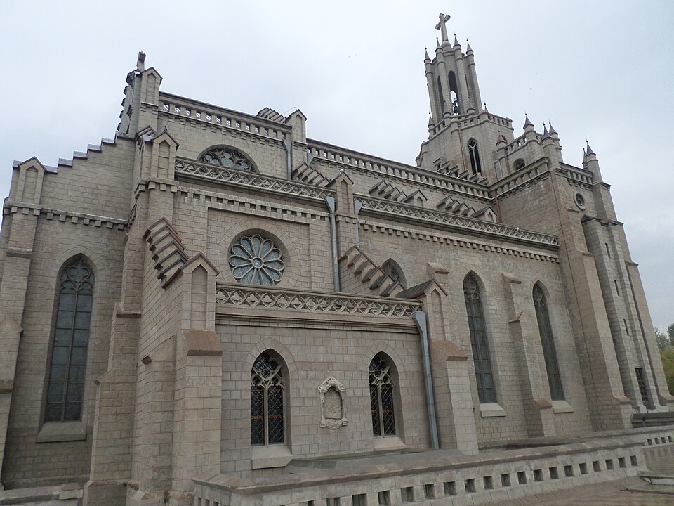 Fayl:Sacred Heart Cathedral, Tashkent 14-15.JPG