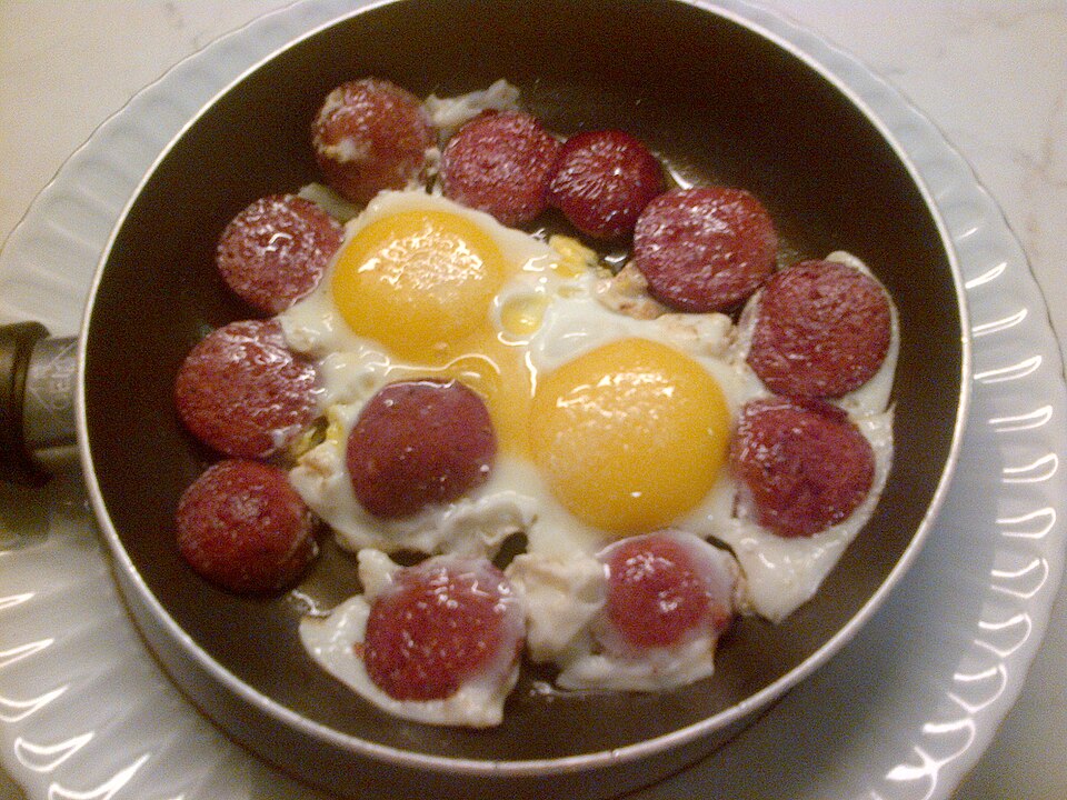 Fayl:Sucuk with eggs.jpg