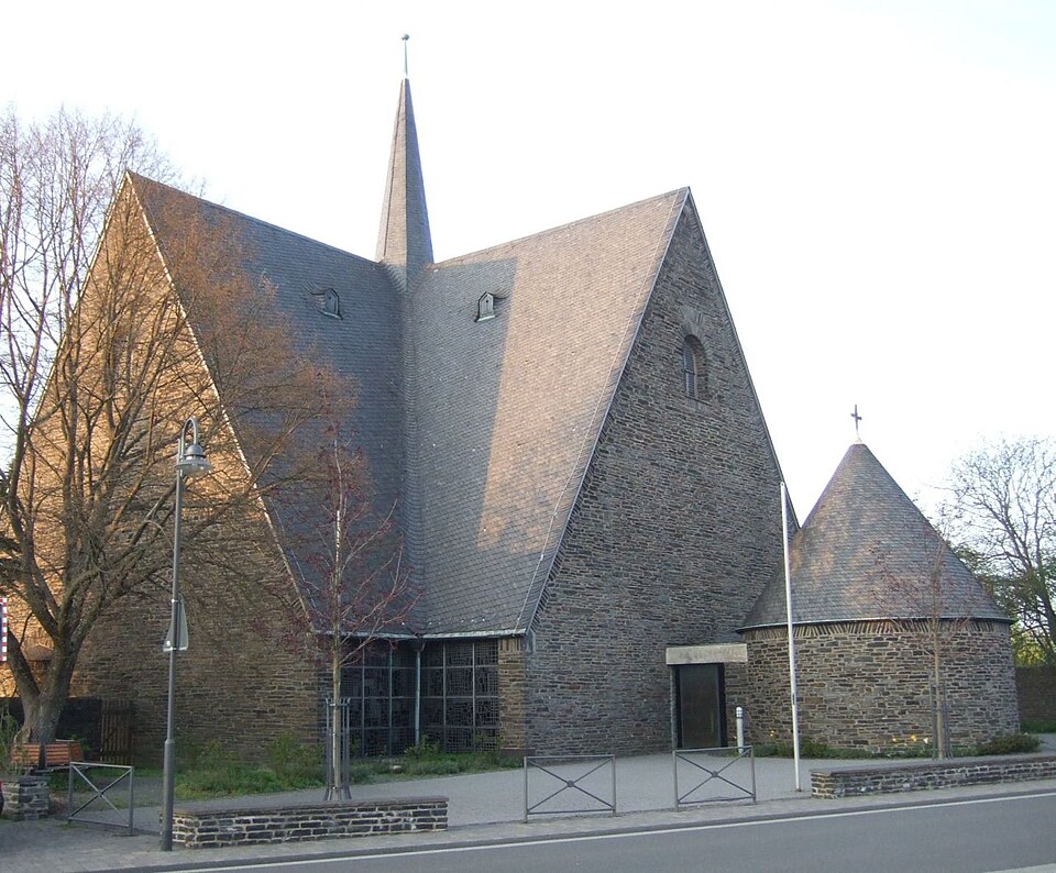 Fayl:Thomm-neue-kirche.jpg