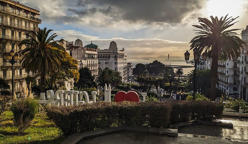 Fayl:Algiers in the morning.jpg