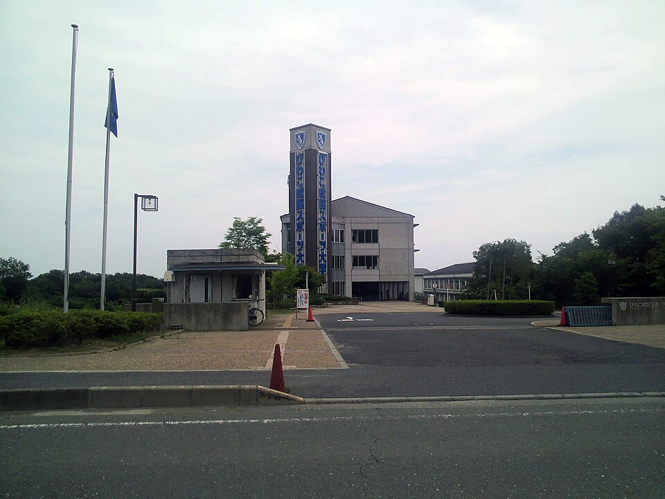 Fayl:Biwako Seikei Sport College.JPG
