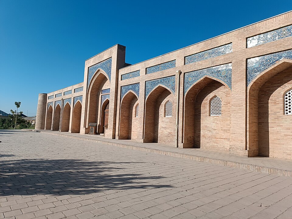 Fayl:Kuk Gumbaz mosque.jpg