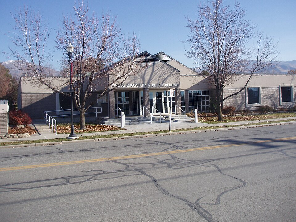 Fayl:Woods Cross Utah Municipal Building.jpeg