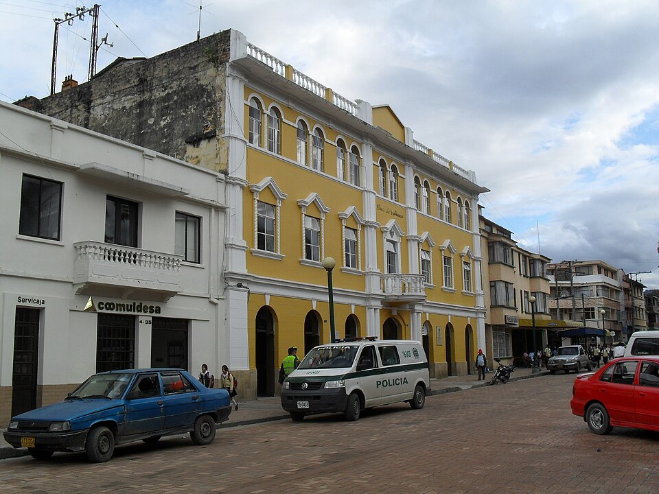Fayl:Alcaldía de Moniquirá.jpg
