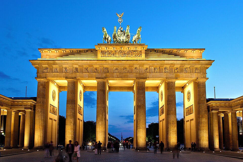 Fayl:Brandenburger Tor abends.jpg