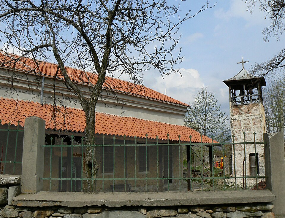 Fayl:Chelopech-church.jpg