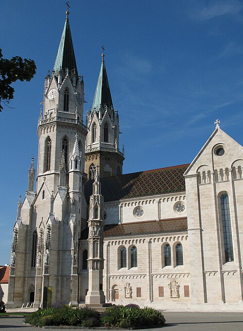 Fayl:Klosterneuburg Stiftskirche.jpg