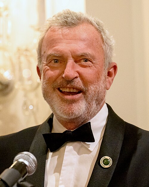 Fayl:Sam Neill 2022 (cropped).jpg