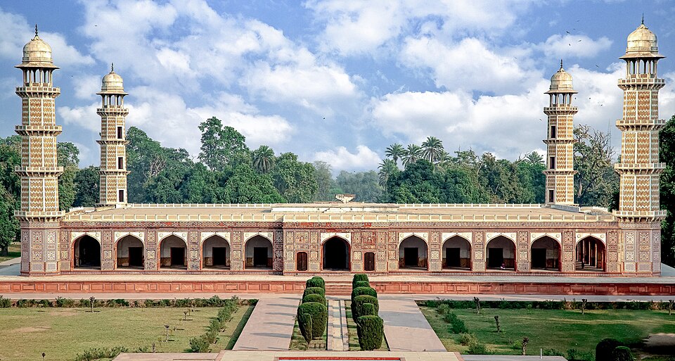 Fayl:Tomb of Emperor Jahangir.jpg