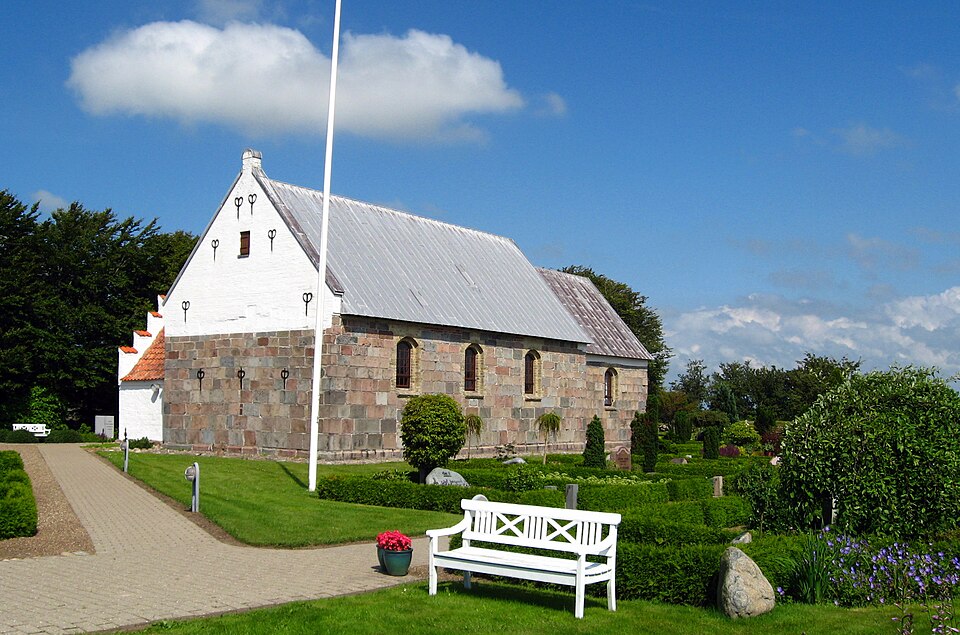 Fayl:Vidstrup Kirke 2011 ubt.JPG