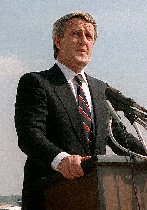 Fayl:Brian Mulroney in 1984.jpg