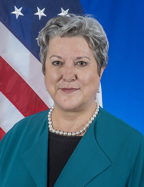 Fayl:Mary Beth Leonard official photo.jpg